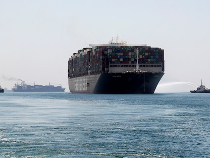 إيفر غيفن إحدى أكبر سفن الحاويات في العالم تبحر لتغادر قناة السويس بعد التوصل لتسوية عقب احتجازها لأكثر من 100 يوم - 7 يوليو 2021 - REUTERS
