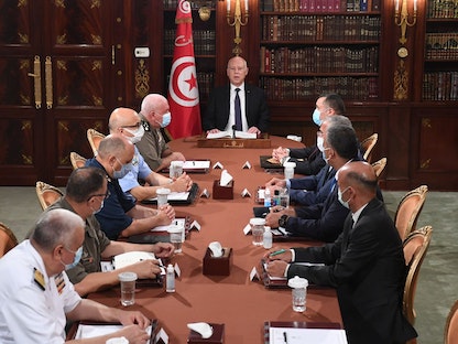 الرئيس التونسي قيس سعيد يترأس اجتماعاً طارئاً للقيادات العسكرية والأمنية، 25 يوليو 2021. - facebook@Presidence.tn