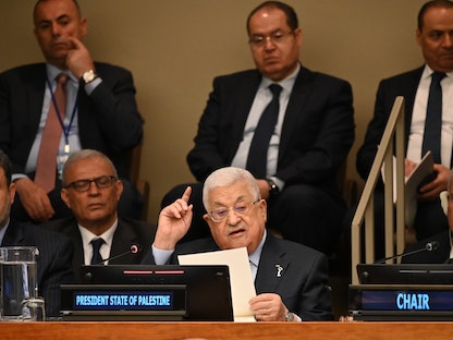 الرئيس الفلسطيني محمود عباس يلقي خطاباً في الذكرى الـ75 للنكبة الفلسطينية بمقر الأمم المتحدة في نيويورك. 15 مايو 2023 - AFP