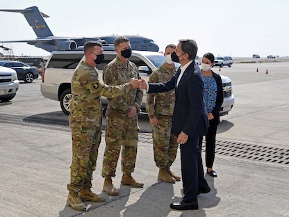 وزير الخارجية الأميركي أنتوني بلينكن في قاعدة العديد العسكرية في الدوحة، 07 سبتمبر 2021 - REUTERS