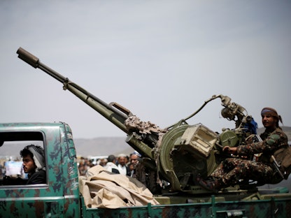 أحد عناصر جماعة الحوثي في صنعاء. 8 يوليو 2020 - REUTERS