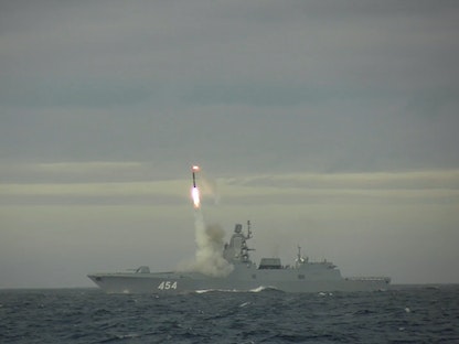 لحظة إطلاق صاروخ "زيركون" الأسرع من الصوت في بحر بارنتس - REUTERS