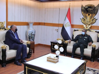 رئيس مجلس السيادة السوداني، عبد الفتاح البرهان، يلتقي وزير الخارجية المصري سامح شكري - twitter/@MfaEgypt