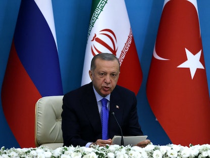 الرئيس التركي رجب طيب أردوغان خلال مؤتمر صحافي عقب القمة الثلاثية لتركيا وإيران وروسيا بطهران- 19 يوليو 2022 - AFP