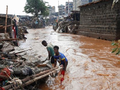 الفيضانات تغمر منازل في كينيا وتودي بحياة العشرات