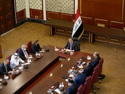 رئيس الوزراء العراقي مصطفى الكاظمي خلال لقائه الوفود الإعلامية العربية والأجنبية بمناسبة قرب عقد مؤتمر بغداد للتعاون والشراكة - 26 أغسطس 2021. - twitter/IraqiPMO