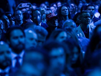 "ملف إبستين" وـ"أميركا أولاً" يدفعان "ماجا" إلى مواجهة علنية مع ترمب