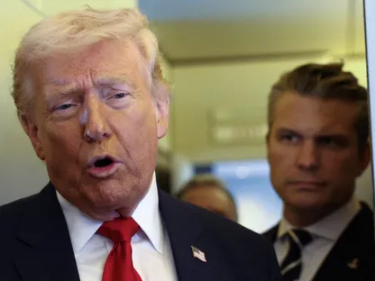 ترمب وحرب إيران.. رسائل متباينة وتصريحات متناقضة