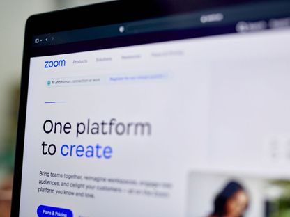 تطبيق Zoom على شاشة حاسوب شخصي - Bloomberg