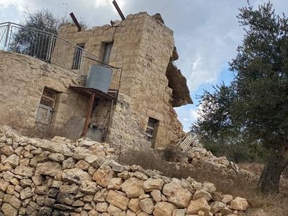 أحد المنازل الأثرية في قرية شوشحلة الفلسطينية جنوب الضفة الغربية التي طالها تخريب المستوطنين الإسرائيليين - "الشرق"