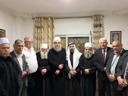 جانب من اجتماع مشايخ الطائفة الدرزية وأعيان الجبل وقادة الفصائل في السويداء بسرويا. 1 مايو 2025 - twitter.com/@suwayda24