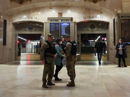 عناصر الحرس الوطني الأميركي في محطة مترو الأنفاق المركزية بمدينة نيويورك. 6 مارس 2024 - Reuters
