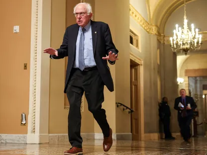 ضريبة على مليارديرات كاليفورنيا.. ساندرس ونيوسوم يقفان على طرفي نقيض