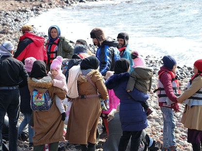 مهاجرون غير شرعيين يرغبون في الوصول إلى أوروبا (صورة أشيفية) - AFP