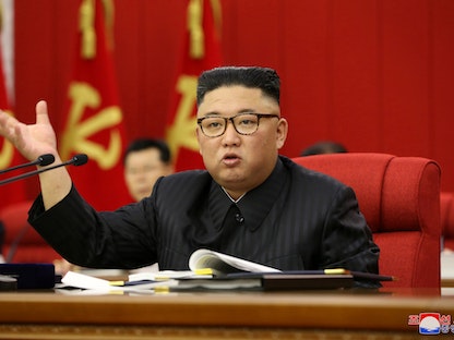 زعيم كوريا الشمالية خلال افتتاح الاجتماع العام الثالث للجنة المركزية الثامنة لحزب العمال الكوري- 16-يونيو 2021 - via REUTERS
