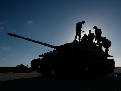 صورة أرشيفية لعناصر من الجيش الوطني الليبي في بنغازي - 13 أبريل 2019 - REUTERS