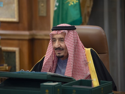 الملك سلمان بن عبد العزيز خلال جلسة مجلس الوزراء الأخيرة - 11 يناير 2022 - واس