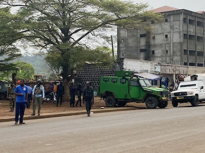 قوات أمنية تقف في أحد شوارع مدينة بويا غرب الكاميرون لتأمين كأس إفريقيا - 03 يناير 2022 - REUTERS
