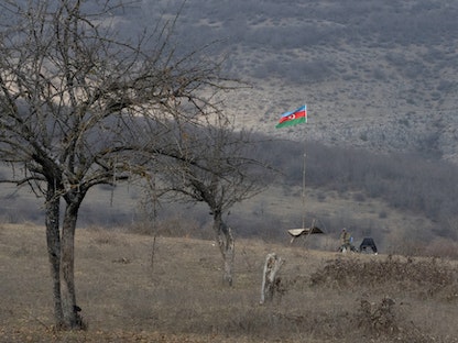 جندي أذربيجاني في مواقع قتالية قرب قرية تاجوارد في منطقة ناجورنو قره باغ - 18 يناير 2021 - REUTERS