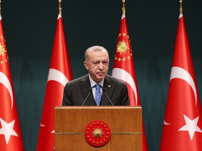 الرئيس التركي رجب طيب أردوغان بعد اجتماع لمجلس الوزراء في أنقرة- 28 فبراير 2022 - REUTERS