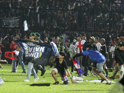 32 طفلاً بين ضحايا حادث ملعب كرة القدم في إندونيسيا