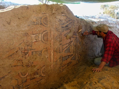 اللوحة الجدارية المكتشفة في بيرو تعود  إلى العصر ما قبل الكولومبي - AFP