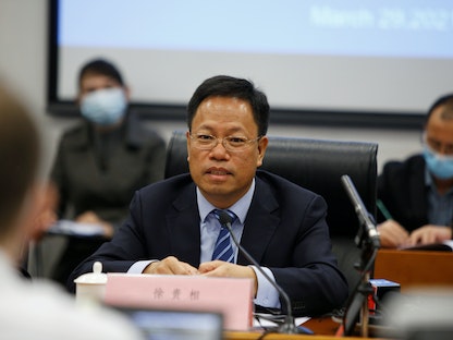 زو غيشيانغ متحدث باسم حكومة إقليم شينجيانغ يحضر مؤتمراً صحفيا في بكين - REUTERS