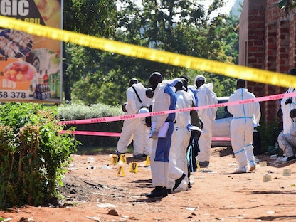 شرطة مكافحة المفرقعات في أوغندا تمشط منطقة الانفجار شمال العاصمة - REUTERS