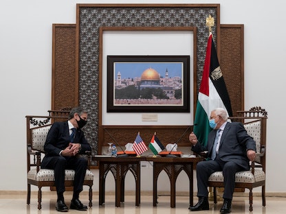 الرئيس الفلسطيني محمود عباس خلال استقباله وزير الخارجية الأميركي أنتوني بلينكن في رام الله - 25 مايو 2021 - REUTERS