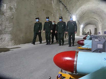 كبار الضباط الإيرانيين في قاعدة تحت الأرض لصواريخ مضادة للسفن - 8 يناير 2021 - AFP