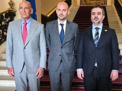 وزير الخارجية السوري أسعد الشيباني يلتقي نظيره الفرنسي جان نويل بارو والمبعوث الأميركي لسوريا توماس باراك في باريس. 25 يوليو 2025 - وكالة الأنباء السورية
