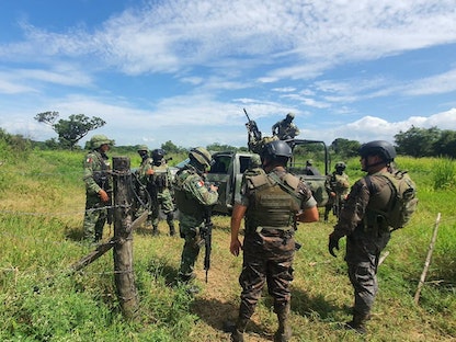 جنود يقفون على الحدود بين جواتيمالا والمكسيك بالقرب من منطقة كان يحضر فيها الرئيس أليخاندرو جياماتي حدثاً - جواتيمالا ستي - 30 يوليو 2022 - REUTERS