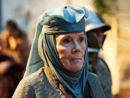 الممثلة ديانا ريغ، لقطة من مسلسل "صراع العروش" الذي أدت فيه شخصية "أولينا تيريل" - HBO
