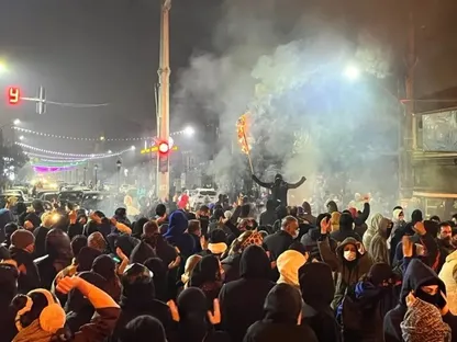 ماذا يريد المحتجون في إيران بعد اتساع رقعة الغضب الشعبي؟