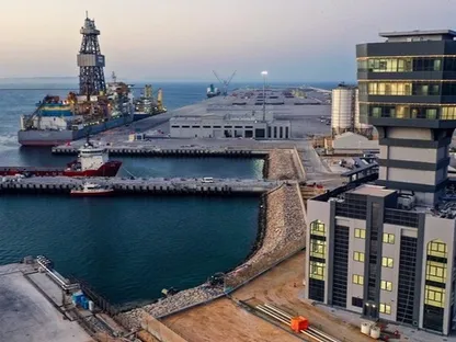 سلطنة عمان: مسيرات تستهدف أحد خزانات الوقود بميناء الدقم