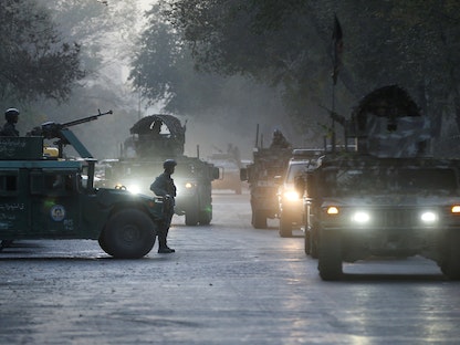 قوات الأمن الأفغانية في الجامعة بالعاصمة كابول التي تعرضت لهجوم من قبل حركة "طالبان" - REUTERS 
