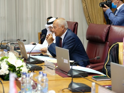 الأمين العام لجامعة الدول العربية أحمد أبو الغيط خلال اجتماع على هامش الجلسة الافتتاحية لمجلس وزراء الخارجية العرب بالقاهرة- 6 سبتمبر 2022. - Facebook@arab.league