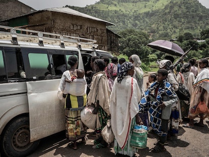 سكان يغادرون مدينتهم بعد معركة دارت بين القوات الإثيوبية وقوات جبهة تحرير شعب تيجراي - 16 سبتمبر 2021 - AFP
