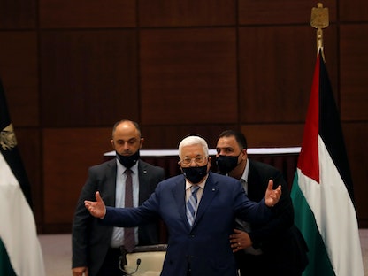 الرئيس الفلسطيني محمود عباس خلال اجتماع مع مسؤولين فلسطينيين في رام الله - 18 أغسطس 2020 - REUTERS