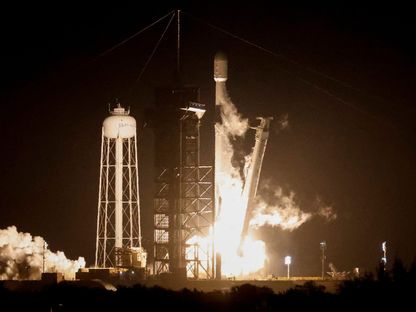 الصاروخ "فالكون" ينطلق من مركز كينيدي بولاية فلوريدا في مهمة IM-1 الأميركية التي تحمل مركبة فضائية صنعتها شركة Intuitive Machines للوصول إلى سطح القمر. 15 فبراير 2024 - Reuters