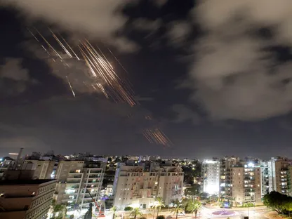 منشآت نفطية ومواقع استراتيجية في بنك أهداف رد إسرائيل "القوي" على إيران