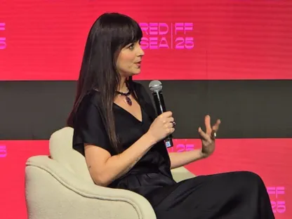 داكوتا جونسون في "البحر الأحمر": عملي بالإنتاج كشف لي وجهاً قبيحاً للصناعة