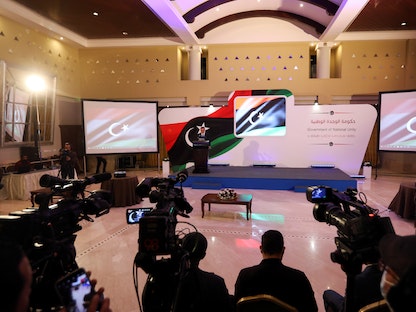 رئيس الوزراء الليبي المكلف عبد الحميد الدبيبة يتحدث خلال مؤتمر صحافي في طرابلس- 25 فبراير 2021 - REUTERS