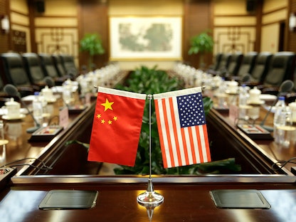 علما الولايات المتحدة والصين قبل اجتماع في وزارة الزراعة في بكين. 30 يونيو 2017 - REUTERS