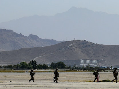قوات أميركية في مطار كابول خلال عمليات الإجلاء - 25 أغسطس 2021 - REUTERS