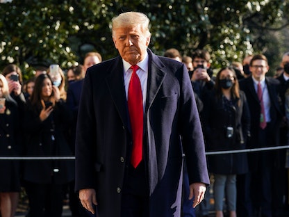 الرئيس الأميركي دونالد ترمب في البيت الأبيض قبل زيارته تكساس-12 يناير 2021 - REUTERS