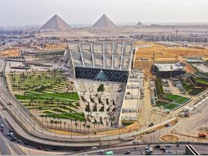 مشهد عام للمتحف المصري الكبير بالقرب من منطقة أهرام الجيزة - twitter/TourismandAntiq