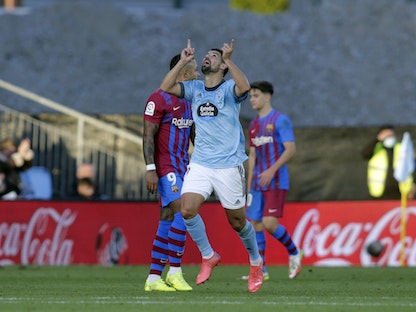 لاعب سيلتا فيجو نوليتو يحتفل بعد تسجيله هدفاً في شباك برشلونة - REUTERS