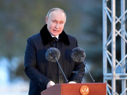 الرئيس الروسي فلاديمير بوتين يلقي كلمة خلال حفل افتتاح نصب تذكاري للمدنيين الذين قتلوا خلال الحرب العالمية الثانية في لينينجراد، روسيا. 27 يناير 2024 - REUTERS