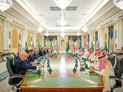 ولي العهد السعودي الأمير محمد بن سلمان والرئيس الأميركي جو بايدن يرأسان اجتماعاً موسعاً بقصر السلام في جدة، 15 يوليو 2022 - وكالة الأنباء السعودية (واس)